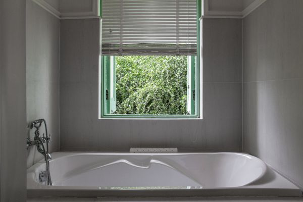 Cost of Fiberglass Tub Installation in Cave Creek